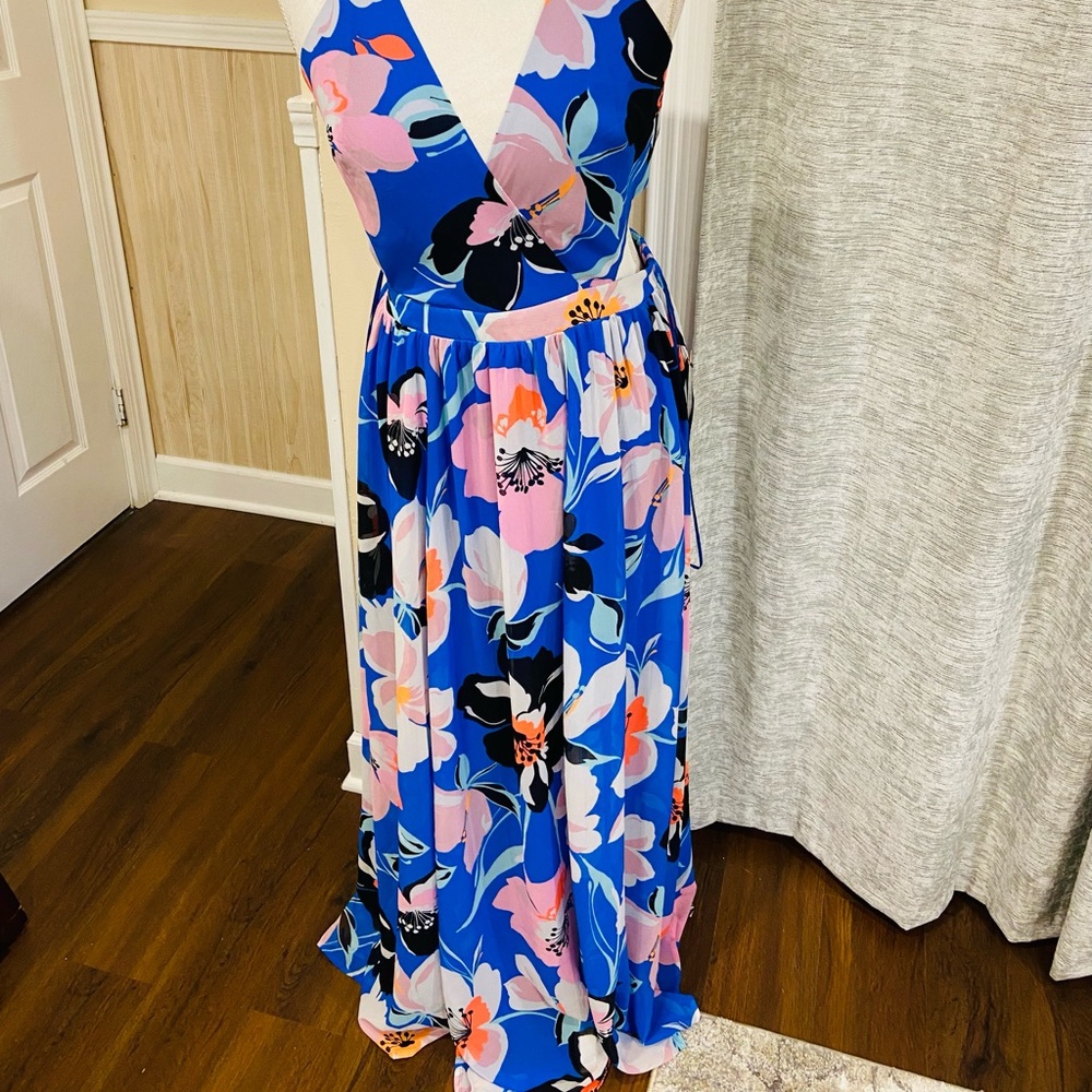 Gorgeous maxi dress 🌺🌼🌸